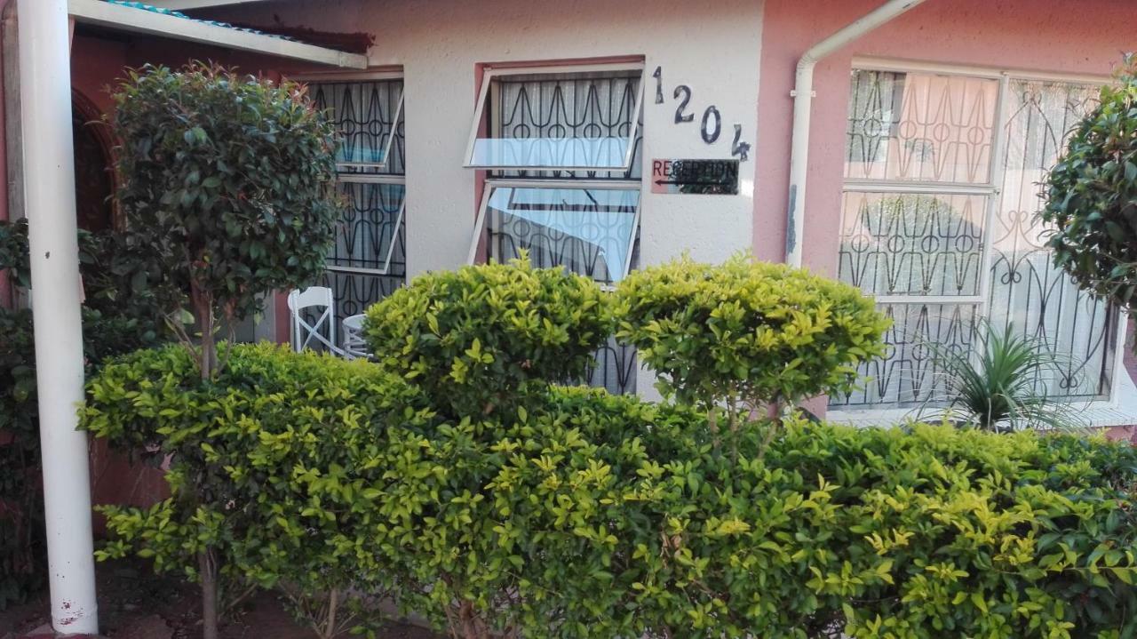 Joezebel Guesthouse Mogwase Екстер'єр фото