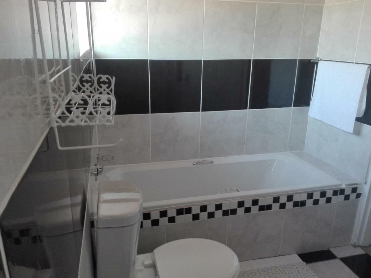 Joezebel Guesthouse Mogwase Екстер'єр фото